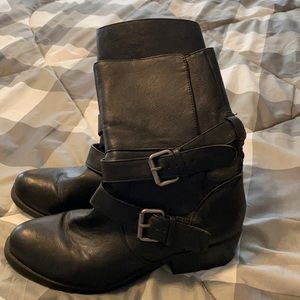 Old Navy black buckle mid calf boots.